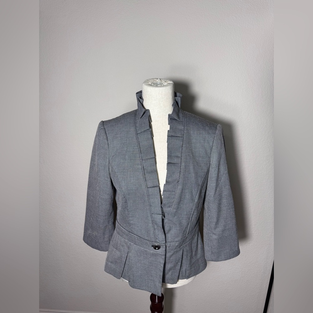 White House Black Market Tweed Black/Gray Ruffled Blazer 3/4 Sleeves Fitted 8